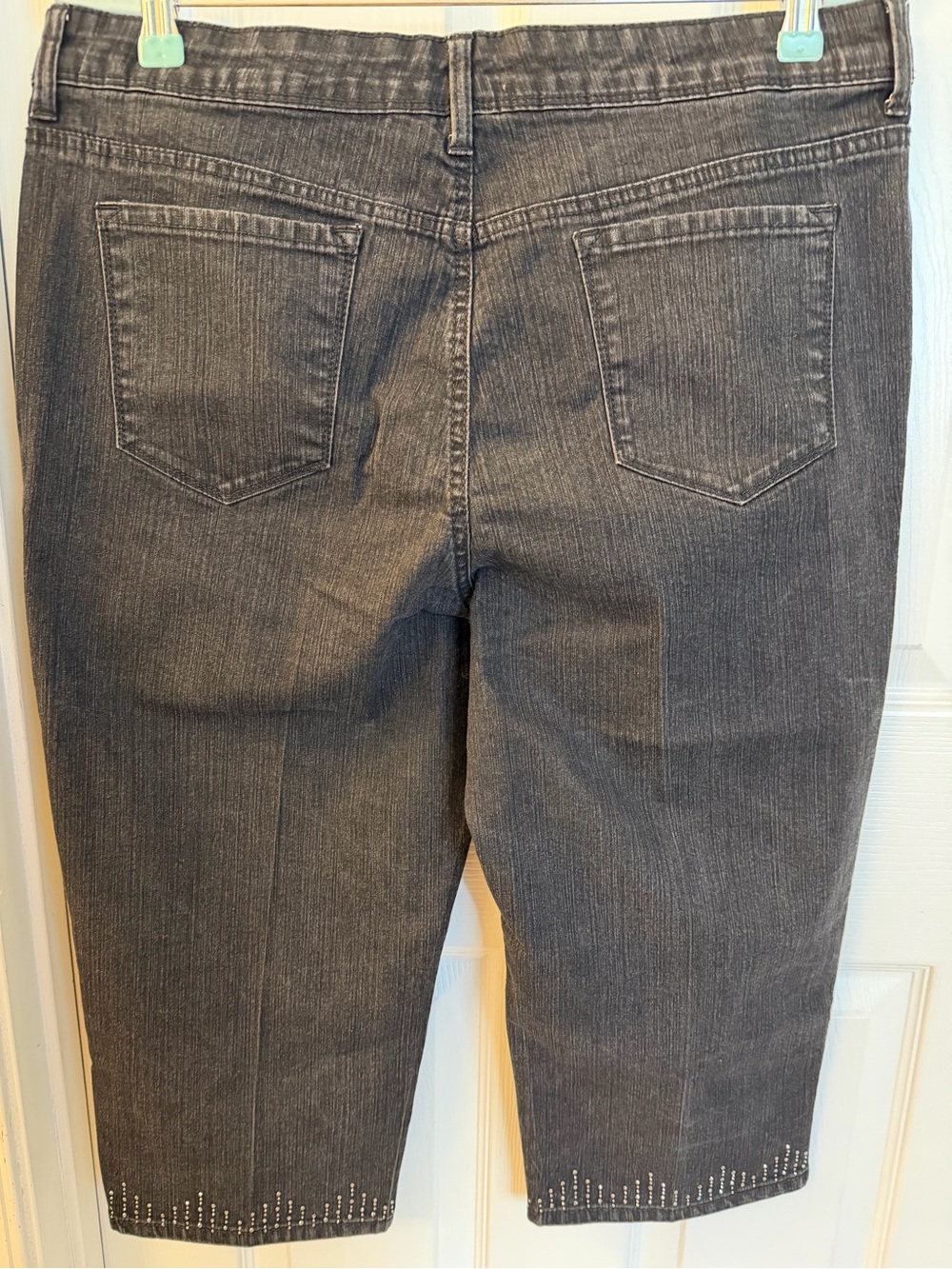 Gloria Vanderbilt Black embellished capri jeans Sz 14 - Picture 3 of 7